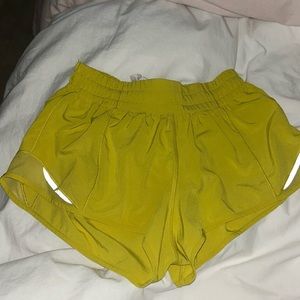 Lululemon hotty hot short 2.5”